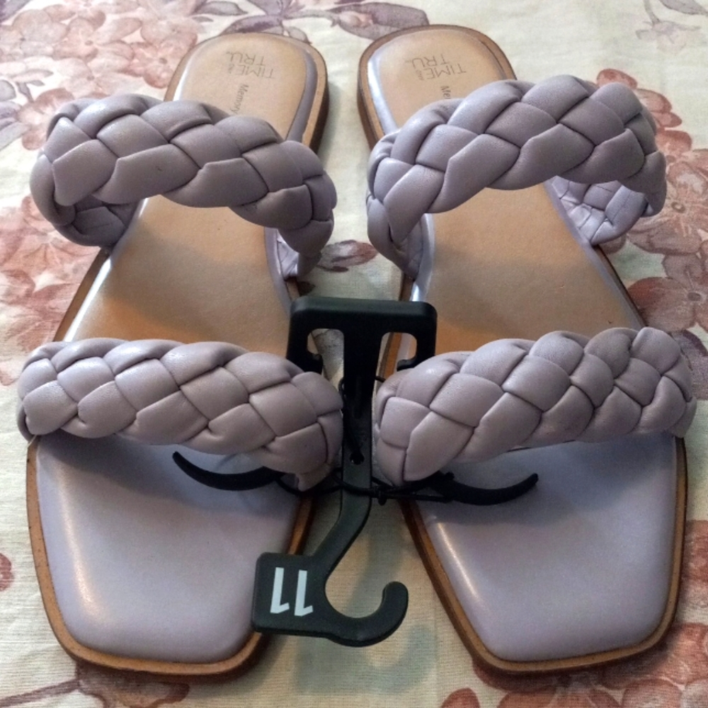 NWT  Women's Braided Puffy Strap Sandal